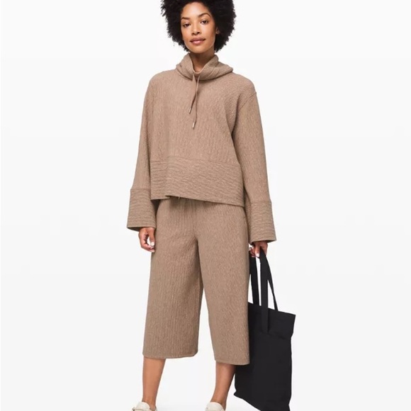 NWT Lululemon Retreat Yourself Wide Leg Crop Pant in Heathered Soft Sand sz 6 - Picture 1 of 10